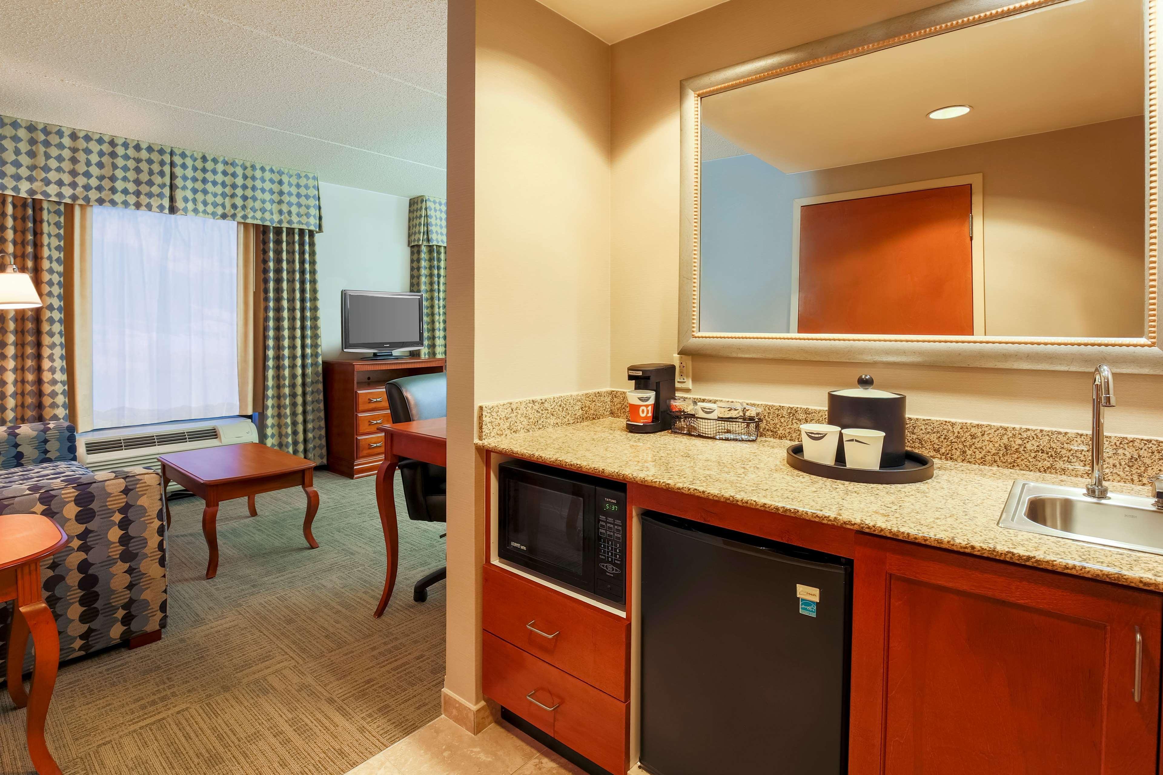 Hampton Inn & Suites Уэст-Хейвен Экстерьер фото