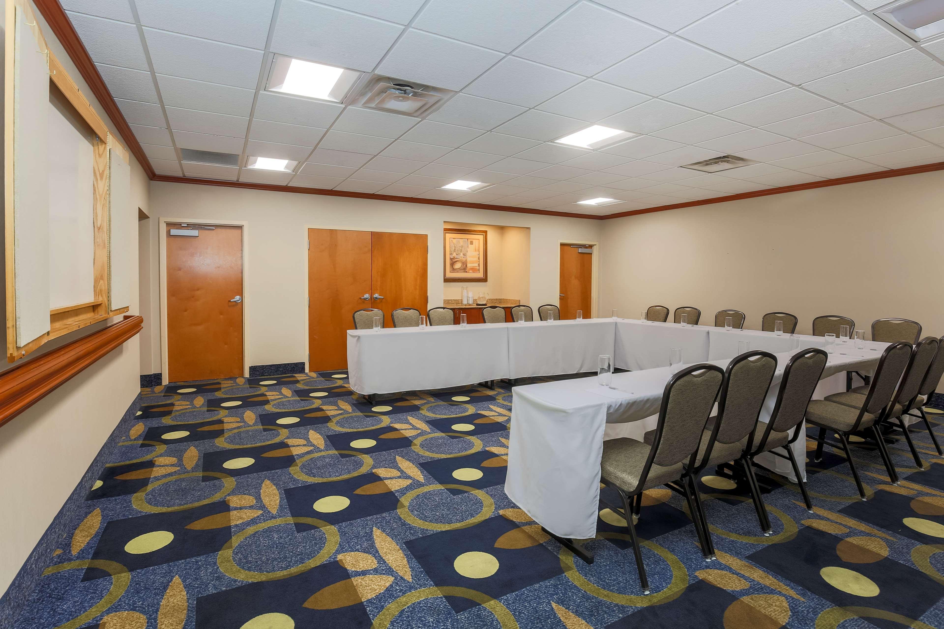 Hampton Inn & Suites Уэст-Хейвен Экстерьер фото
