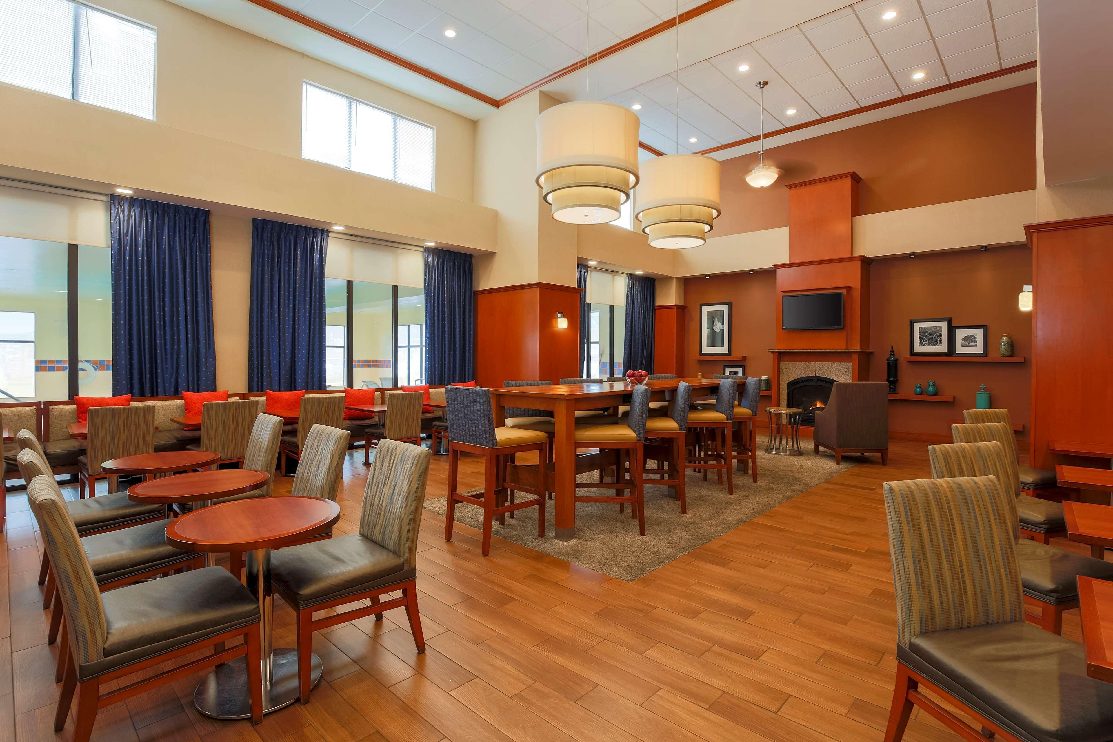 Hampton Inn & Suites Уэст-Хейвен Экстерьер фото