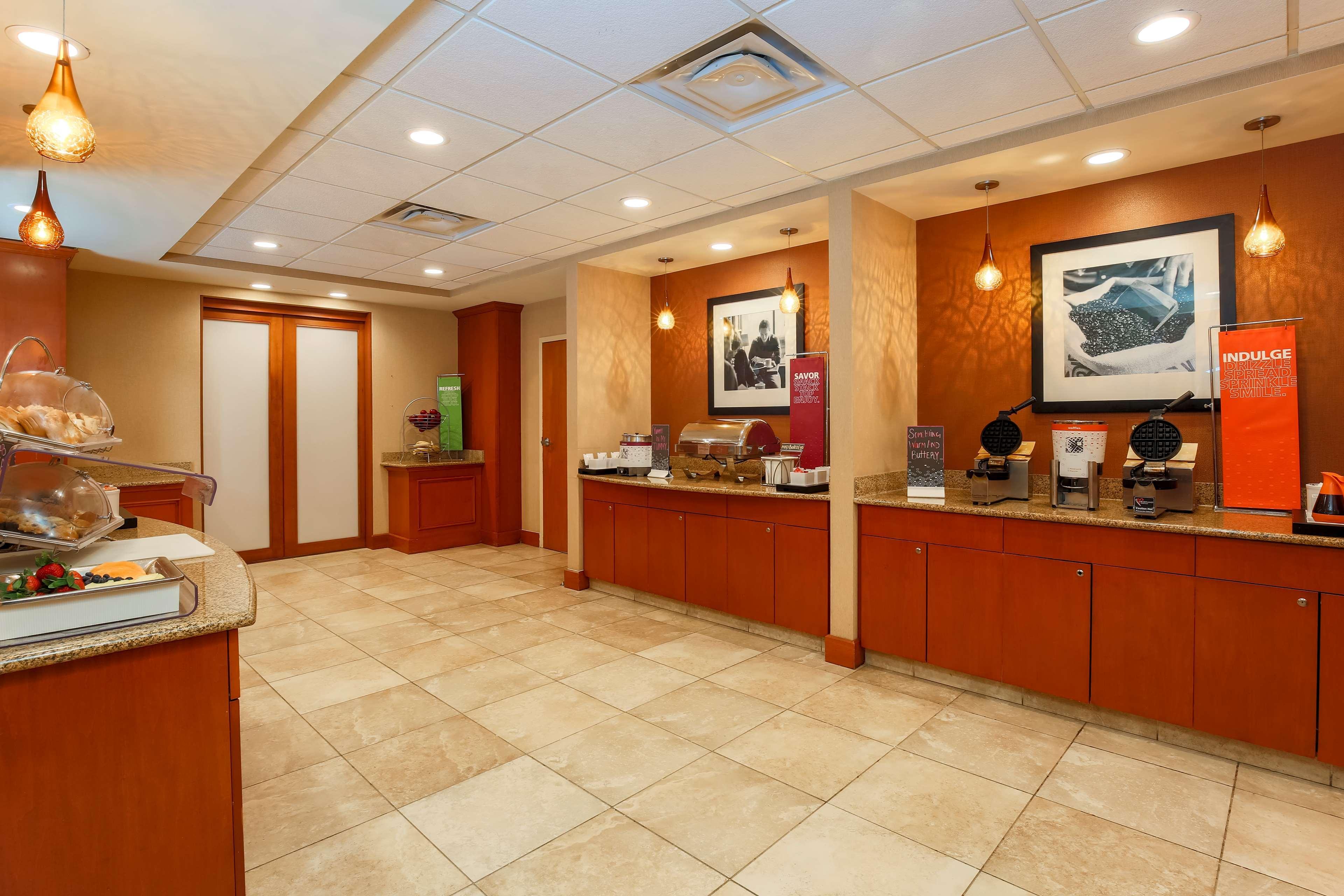 Hampton Inn & Suites Уэст-Хейвен Экстерьер фото