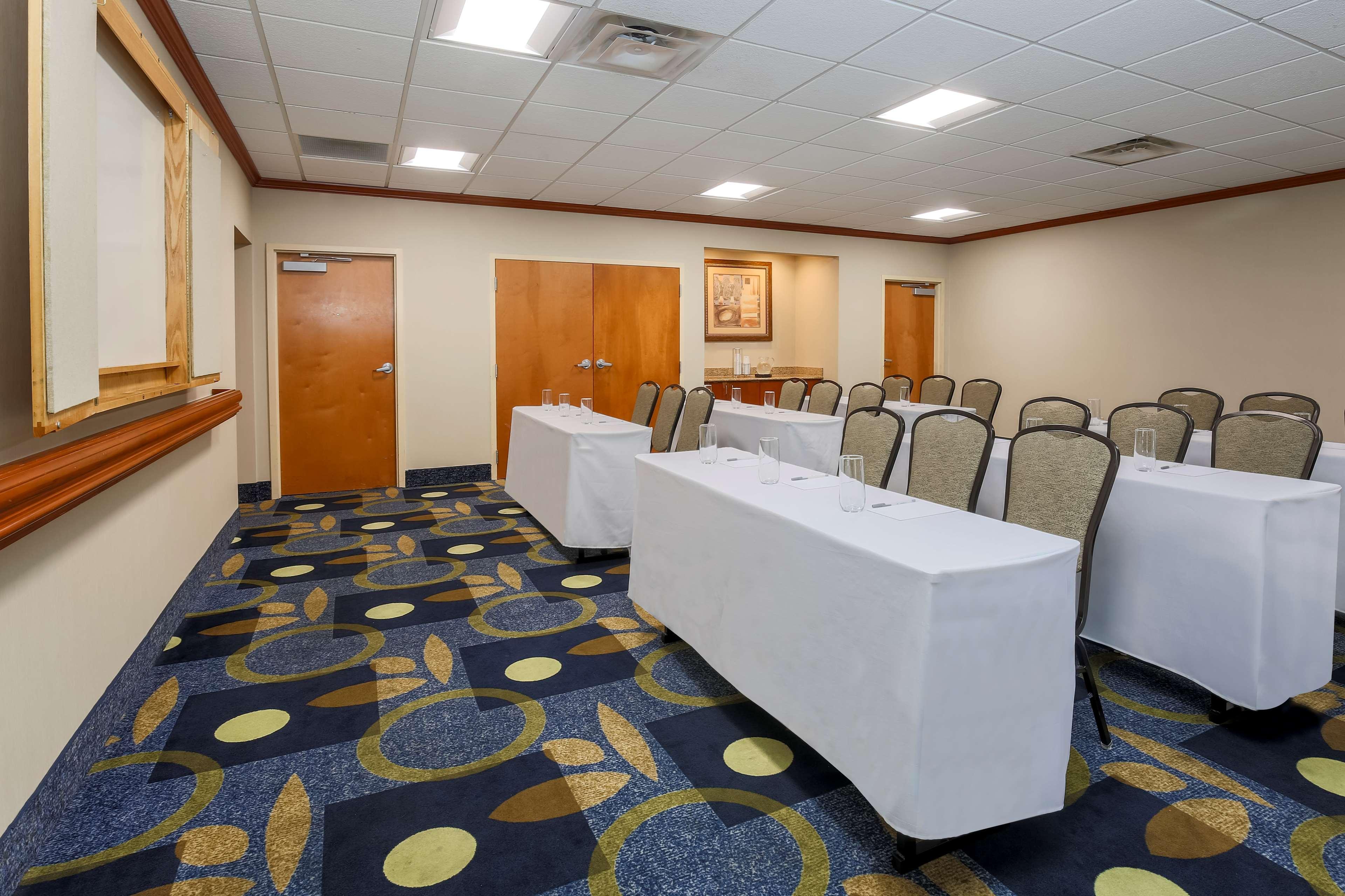 Hampton Inn & Suites Уэст-Хейвен Экстерьер фото