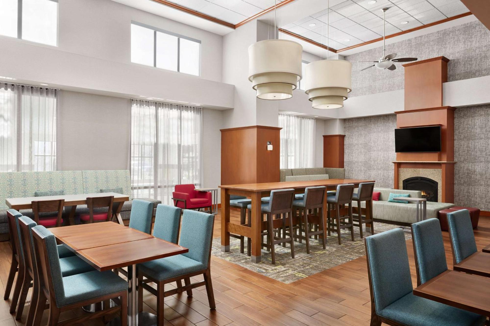 Hampton Inn & Suites Уэст-Хейвен Экстерьер фото